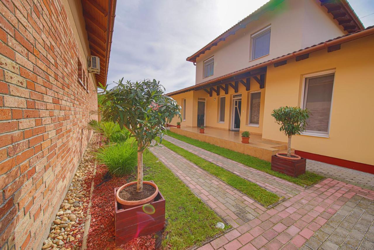 Kalvin Utcai Apartmanok Hajduszoboszlo Exterior photo