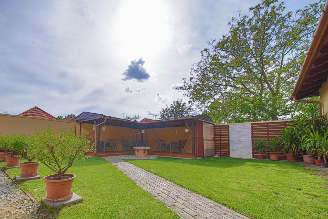 Kalvin Utcai Apartmanok Hajduszoboszlo Exterior photo