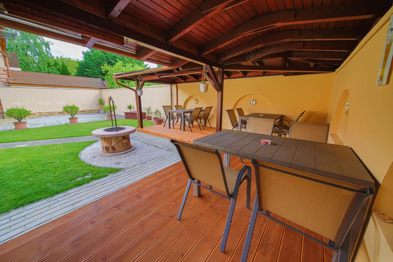 Kalvin Utcai Apartmanok Hajduszoboszlo Exterior photo