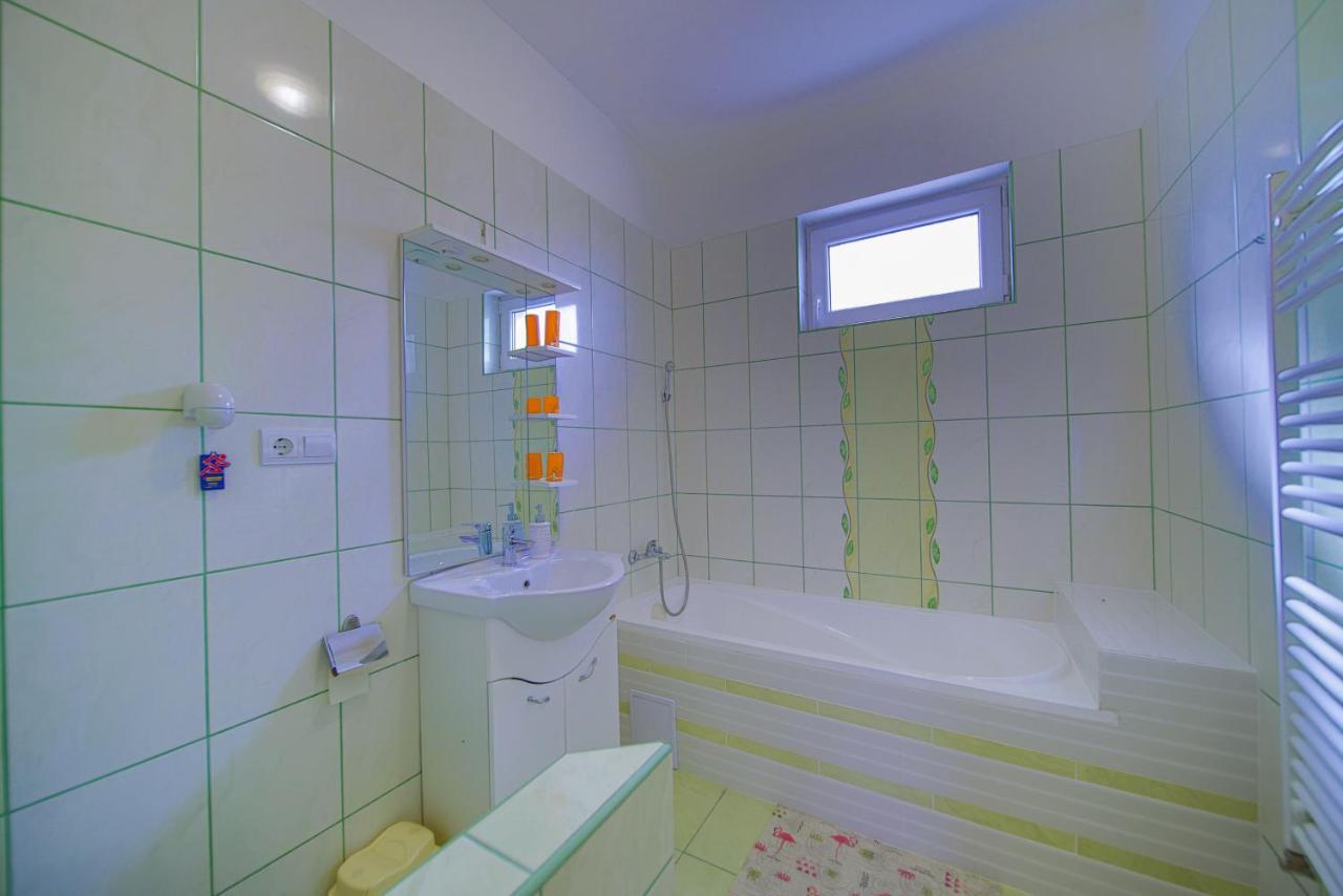 Kalvin Utcai Apartmanok Hajduszoboszlo Exterior photo