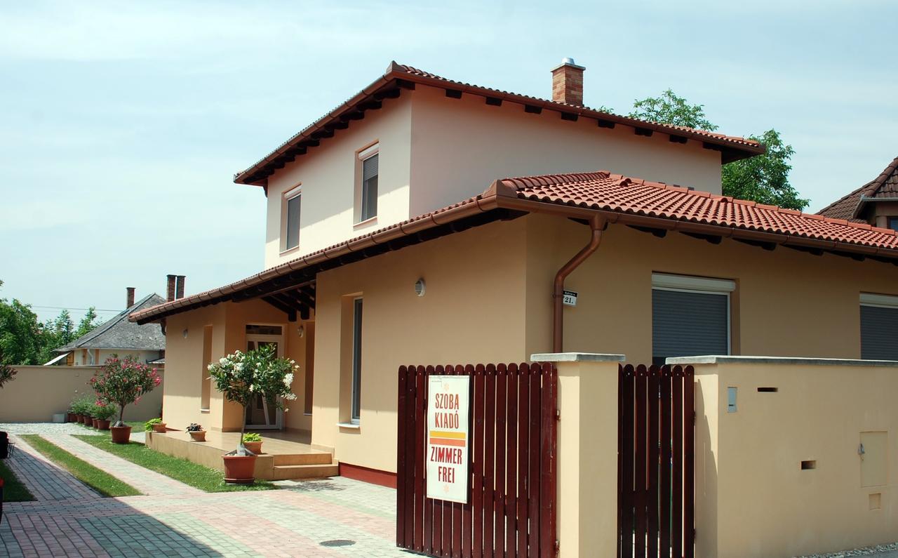 Kalvin Utcai Apartmanok Hajduszoboszlo Exterior photo